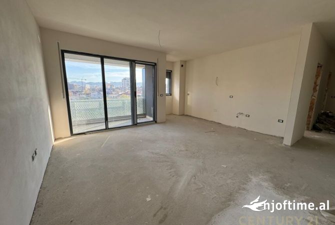 Shtepi ne shitje Apartament ne Tirane, 2+1, Mobilimi Bosh, pa mobiluar, Pagesa 160,000  Euro.