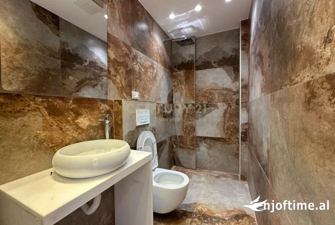 Shtepi ne shitje Apartament ne Tirane, 1+1, Mobilimi E mobiluar, Pagesa 198,000  Euro.