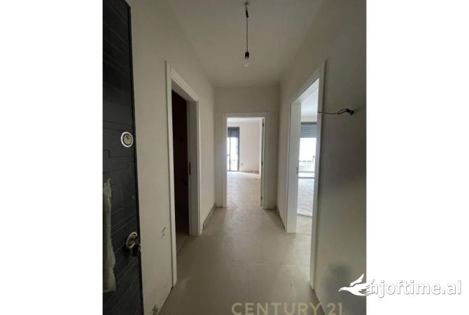 Shtepi ne shitje Apartament ne Tirane, 1+1, Mobilimi Bosh, pa mobiluar, Pagesa 148,000  Euro.