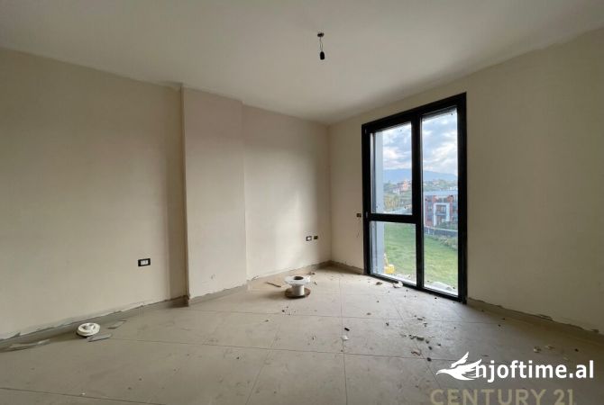 Shtepi ne shitje Apartament ne Tirane, 2+1, Mobilimi Bosh, pa mobiluar, Pagesa 215,000  Euro.