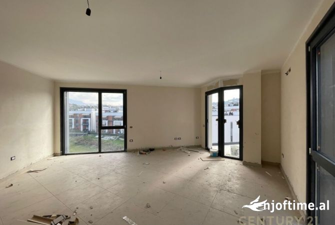 Shtepi ne shitje Apartament ne Tirane, 2+1, Mobilimi Bosh, pa mobiluar, Pagesa 215,000  Euro.