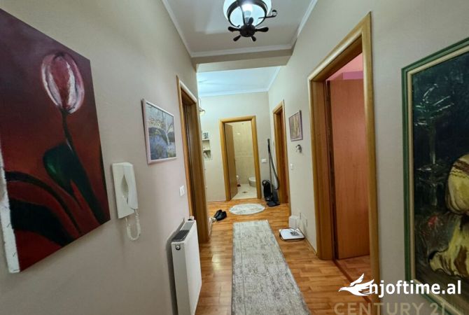 Shtepi ne shitje Apartament ne Tirane, 2+1, Mobilimi E mobiluar, Pagesa 295,000  Euro.