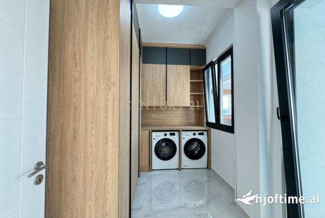 Shtepi ne shitje Apartament ne Tirane, 3+1, Mobilimi E mobiluar, Pagesa 550,000  Euro.