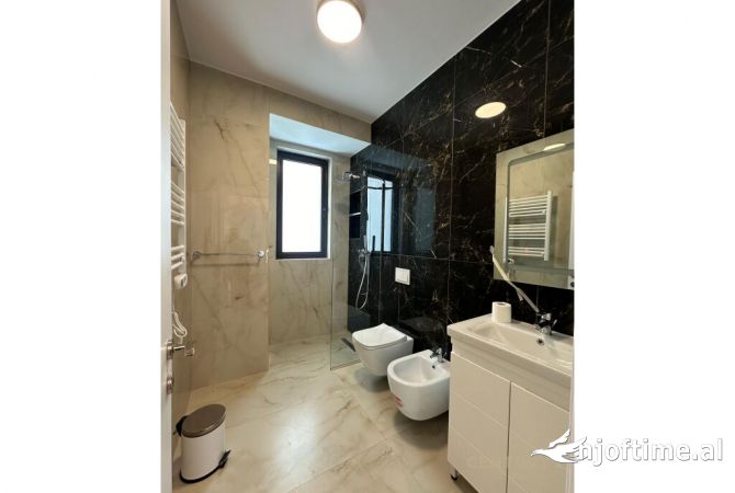 Shtepi ne shitje Apartament ne Tirane, 2+1, Mobilimi Bosh, pa mobiluar, Pagesa 350,000  Euro.