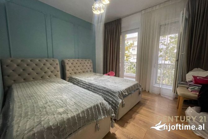 Shtepi ne shitje Apartament ne Tirane, 2+1, Mobilimi E mobiluar, Pagesa 160,000  Euro.