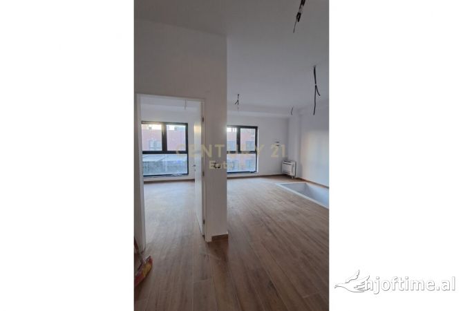 Shtepi me qera 4+1 ne Tirane - 3,000 Euro