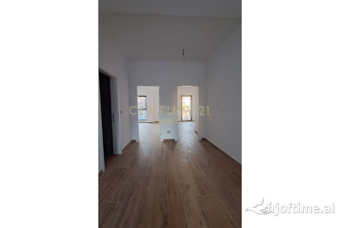 Shtepi me qera 4+1 ne Tirane - 3,000 Euro