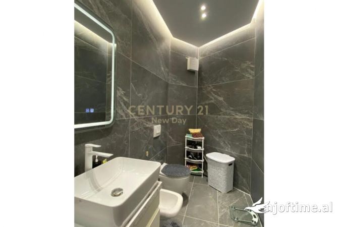 Shtepi ne shitje Apartament ne Tirane, 1+1, Mobilimi E mobiluar, Pagesa 187,000  Euro.