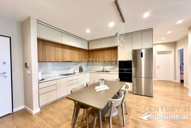 Shtepi ne shitje Apartament ne Tirane, 3+1, Mobilimi E mobiluar, Pagesa 330,000  Euro.