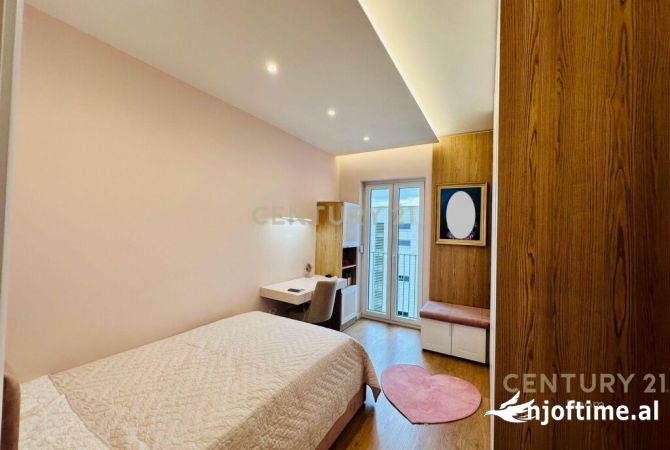 Shtepi ne shitje Apartament ne Tirane, 3+1, Mobilimi E mobiluar, Pagesa 330,000  Euro.