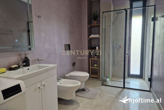 Shtepi ne shitje Apartament ne Tirane, 1+1, Mobilimi E mobiluar, Pagesa 196,000  Euro.