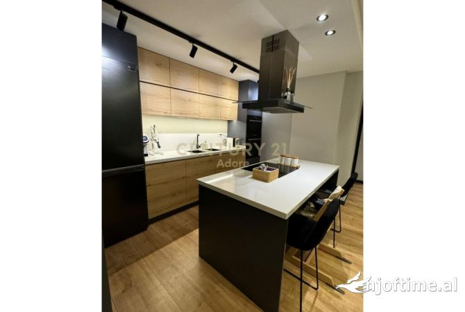 Shtepi ne shitje Apartament ne Tirane, 2+1, Mobilimi E mobiluar, Pagesa 239,000  Euro.