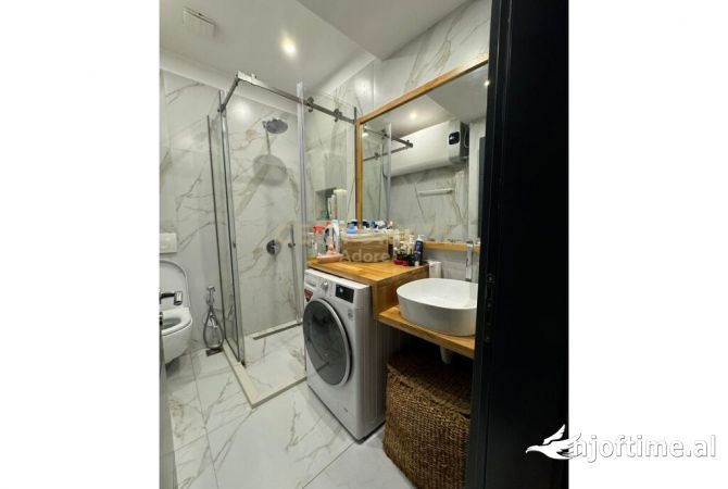 Shtepi ne shitje Apartament ne Tirane, 2+1, Mobilimi E mobiluar, Pagesa 239,000  Euro.