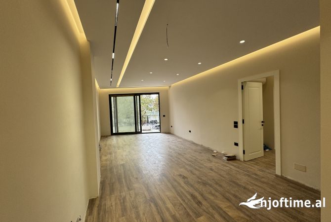 Shtepi ne shitje Apartament ne Tirane, 3+1, Mobilimi Pjeserisht e mobiluar, Pagesa 274,000  Euro.