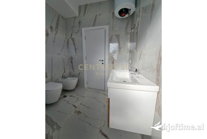 Shtepi ne shitje Apartament ne Tirane, 1+1, Mobilimi Bosh, pa mobiluar, Pagesa 111,990  Euro.