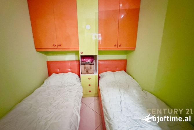 Shtepi ne shitje Apartament ne Tirane, 2+1, Mobilimi E mobiluar, Pagesa 105,000  Euro.