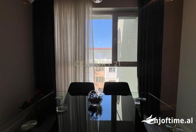 Shtepi ne shitje Apartament ne Tirane, 2+1, Mobilimi E mobiluar, Pagesa 230,000  Euro.