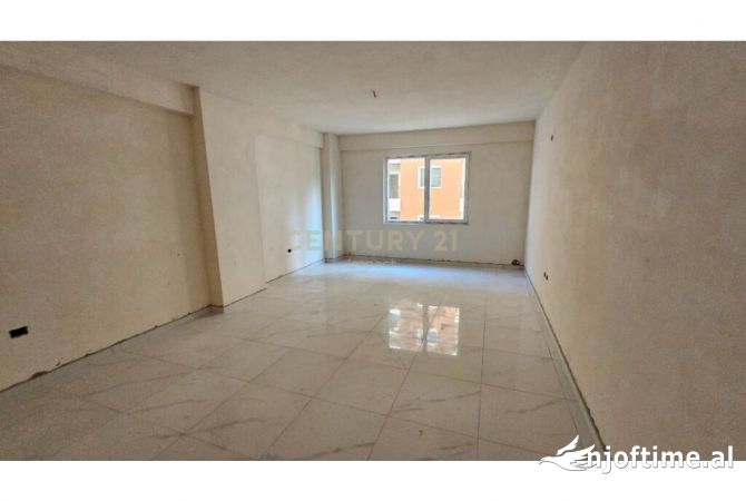 Shtepi ne shitje Apartament ne Tirane, 2+1, Mobilimi Bosh, pa mobiluar, Pagesa 97,500  Euro.