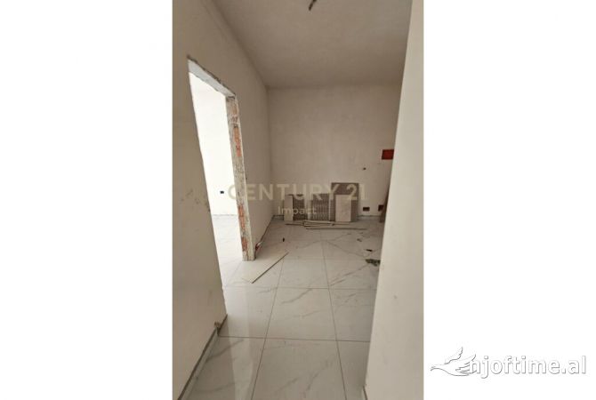 Shtepi ne shitje Apartament ne Tirane, 2+1, Mobilimi Bosh, pa mobiluar, Pagesa 97,500  Euro.
