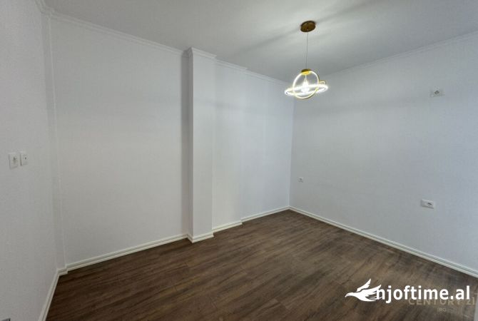 Shtepi ne shitje Apartament ne Tirane, 1+1, Mobilimi Bosh, pa mobiluar, Pagesa 119,000  Euro.