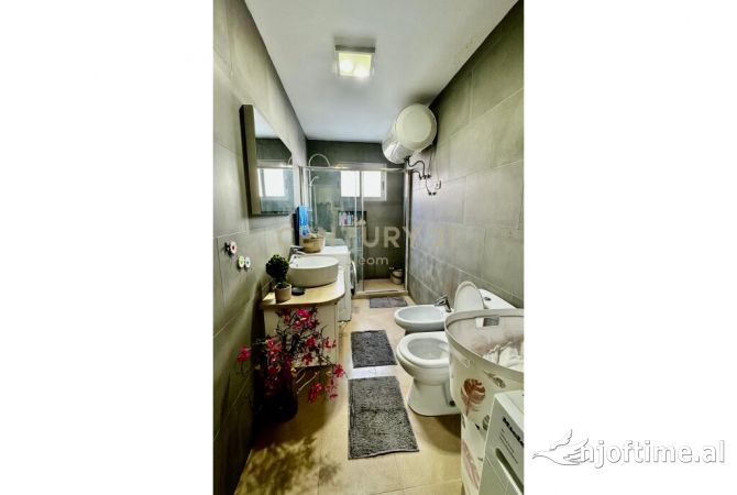 Shtepi ne shitje Apartament ne Tirane, 1+1, Mobilimi E mobiluar, Pagesa 169,900  Euro.