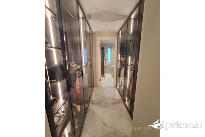 Shtepi ne shitje Apartament ne Tirane, 4+1, Mobilimi E mobiluar, Pagesa 630,000  Euro.