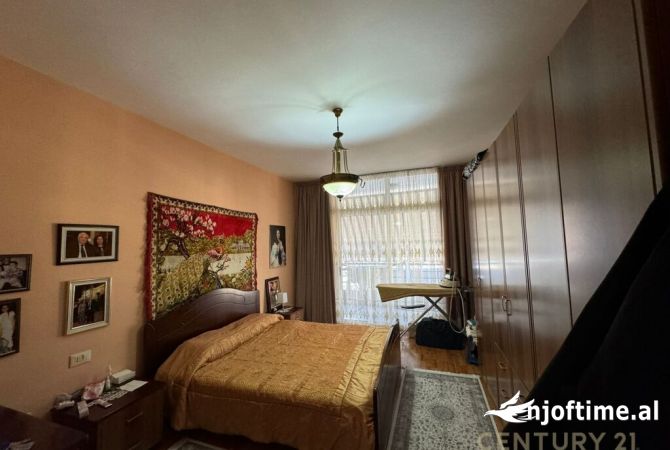 Shtepi ne shitje Apartament ne Tirane, 2+1, Mobilimi E mobiluar, Pagesa 295,000  Euro.