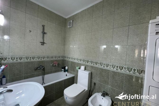 Shtepi ne shitje Apartament ne Tirane, 2+1, Mobilimi E mobiluar, Pagesa 295,000  Euro.