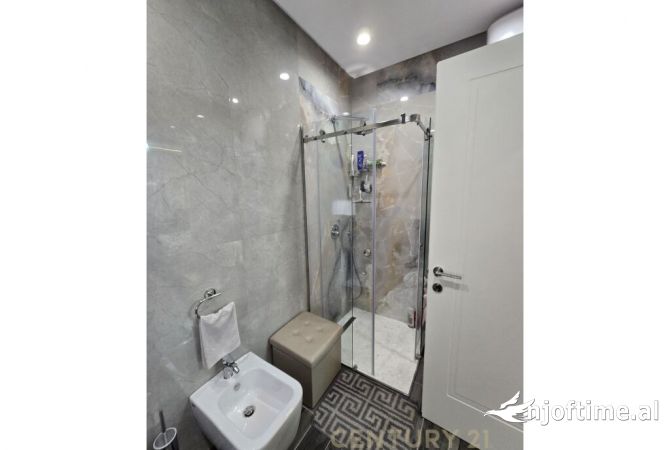 Shtepi ne shitje Apartament ne Tirane, 2+1, Mobilimi E mobiluar, Pagesa 310,000  Euro.