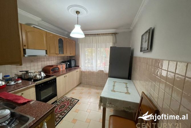 Shtepi ne shitje Apartament ne Tirane, 2+1, Mobilimi E mobiluar, Pagesa 230,000  Euro.