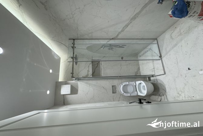 Shtepi ne shitje Apartament ne Tirane, 3+1, Mobilimi Pjeserisht e mobiluar, Pagesa 259,000  Euro.