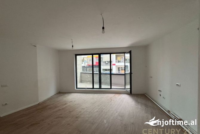 Shtepi ne shitje Apartament ne Tirane, 2+1, Mobilimi Bosh, pa mobiluar, Pagesa 248,000  Euro.