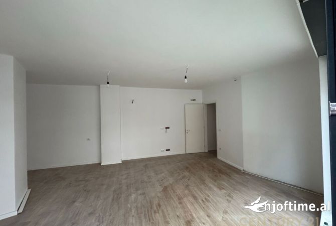 Shtepi ne shitje Apartament ne Tirane, 2+1, Mobilimi Bosh, pa mobiluar, Pagesa 248,000  Euro.