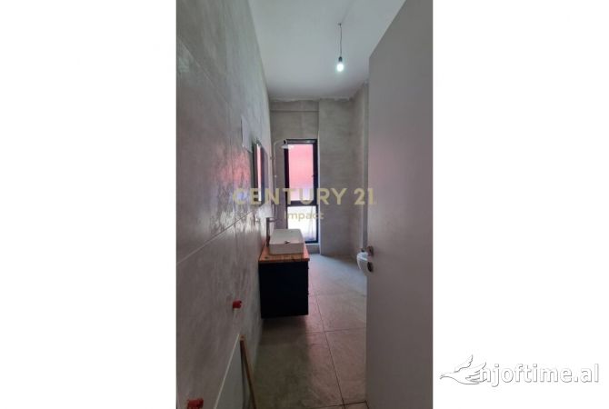 Shtepi ne shitje Apartament ne Tirane, 2+1, Mobilimi Bosh, pa mobiluar, Pagesa 190,000  Euro.