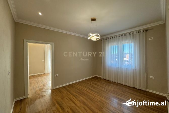 Shtepi ne shitje Apartament ne Tirane, 1+1, Mobilimi Bosh, pa mobiluar, Pagesa 125,000  Euro.