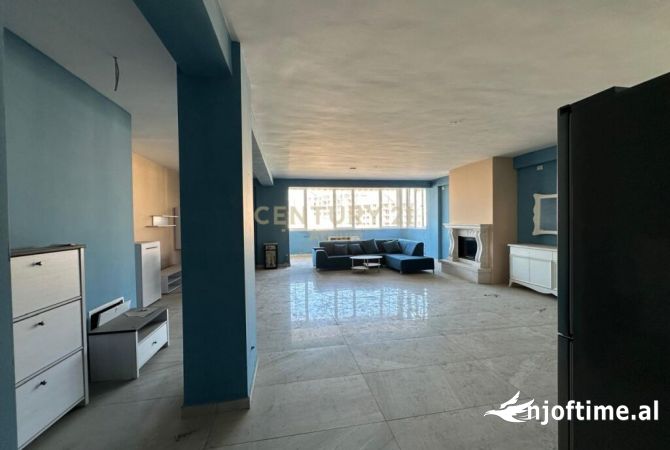 Shtepi ne shitje Apartament ne Tirane, 3+1, Mobilimi Pjeserisht e mobiluar, Pagesa 192,000  Euro.