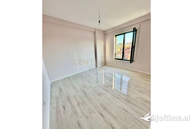 Shtepi ne shitje Apartament ne Tirane, 2+1, Mobilimi Bosh, pa mobiluar, Pagesa 240,000  Euro.