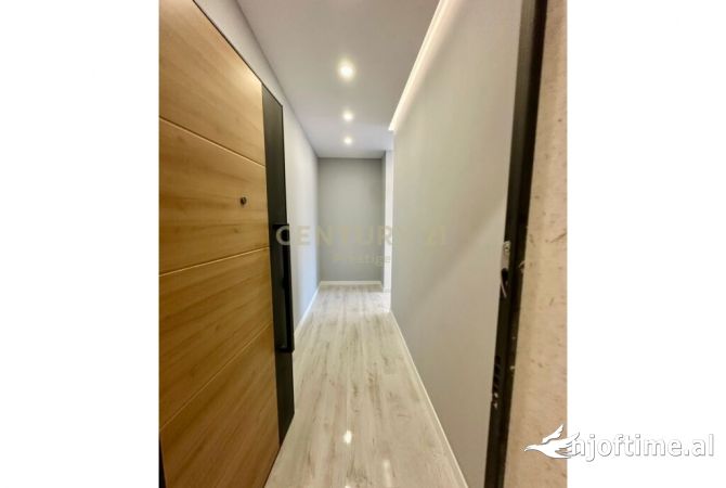 Shtepi ne shitje Apartament ne Tirane, 2+1, Mobilimi Bosh, pa mobiluar, Pagesa 240,000  Euro.