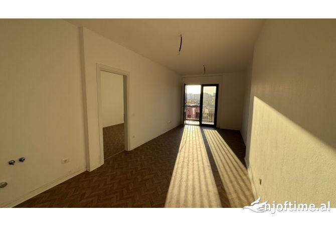 Ambient biznesi me qera 3+1 ne Tirane - 1,200 Euro