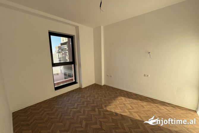 AMBJENT PER ZYRA TEK ''TIRANA GARDEN BUILDING''!