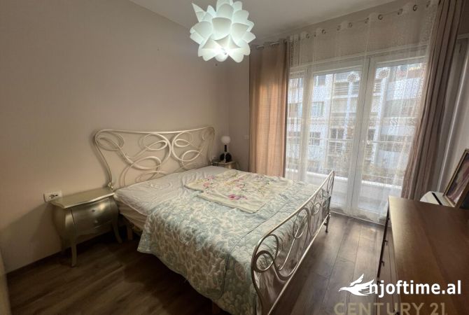 Shtepi me qera Apartament ne Tirane, 2+1, Mobilimi E mobiluar, Pagesa 800  Euro.