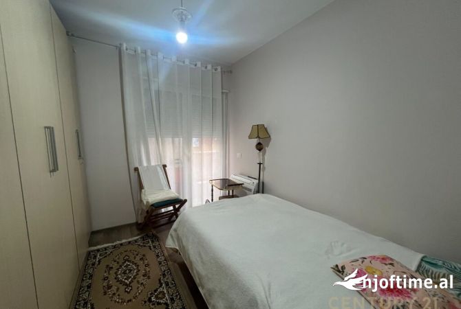 Shtepi me qera Apartament ne Tirane, 2+1, Mobilimi E mobiluar, Pagesa 800  Euro.