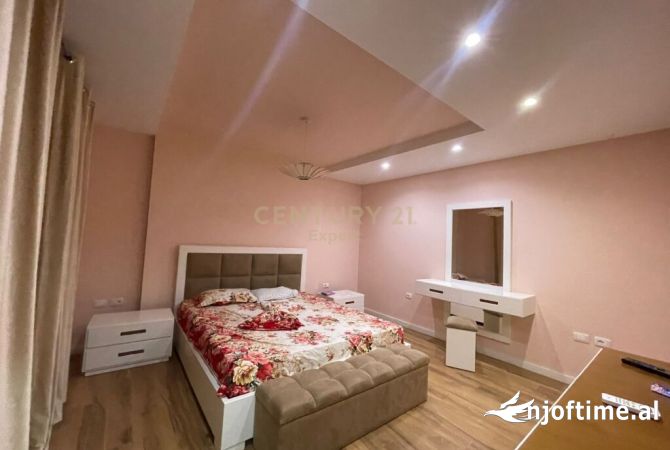 Shtepi me qera Apartament ne Tirane, 2+1, Mobilimi E mobiluar, Pagesa 1,000  Euro.