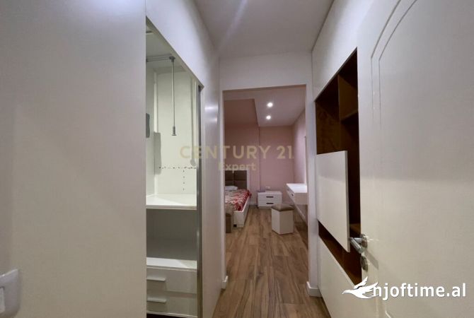 Shtepi me qera Apartament ne Tirane, 2+1, Mobilimi E mobiluar, Pagesa 1,000  Euro.