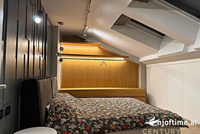 Shtepi me qera Duplex(shtepi me 2 kate) ne Tirane, 4+1, Mobilimi E mobiluar, Pagesa 1,600  Euro.