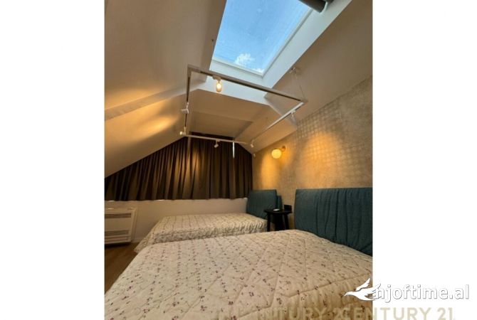 Shtepi me qera Duplex(shtepi me 2 kate) ne Tirane, 4+1, Mobilimi E mobiluar, Pagesa 1,600  Euro.