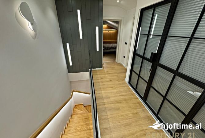 Shtepi me qera Duplex(shtepi me 2 kate) ne Tirane, 4+1, Mobilimi E mobiluar, Pagesa 1,600  Euro.