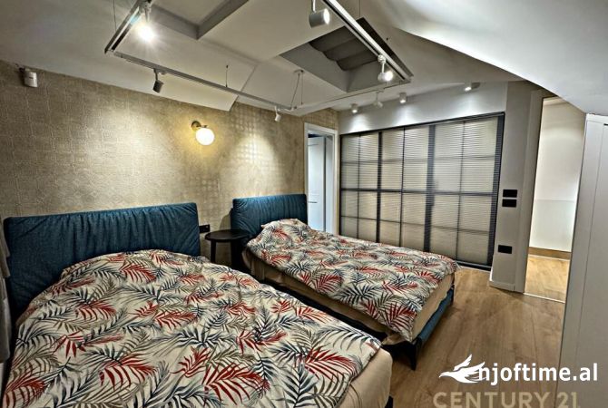 Shtepi me qera Duplex(shtepi me 2 kate) ne Tirane, 4+1, Mobilimi E mobiluar, Pagesa 1,600  Euro.