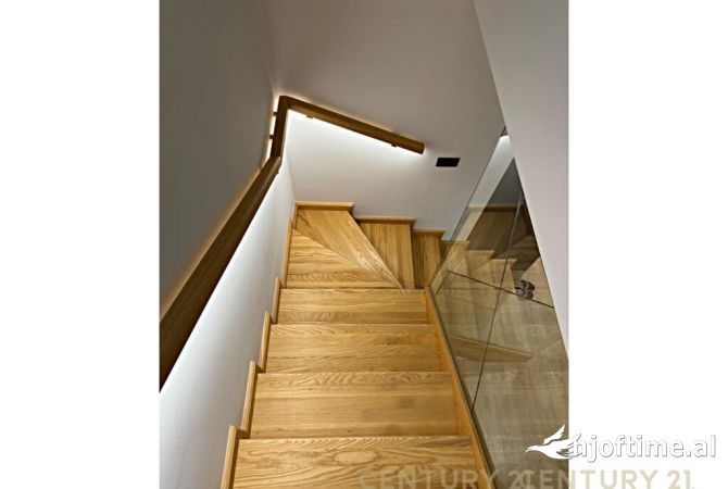 Shtepi me qera Duplex(shtepi me 2 kate) ne Tirane, 4+1, Mobilimi E mobiluar, Pagesa 1,600  Euro.