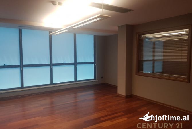Ambient biznesi me qera 3+1 ne Tirane - 800 Euro
